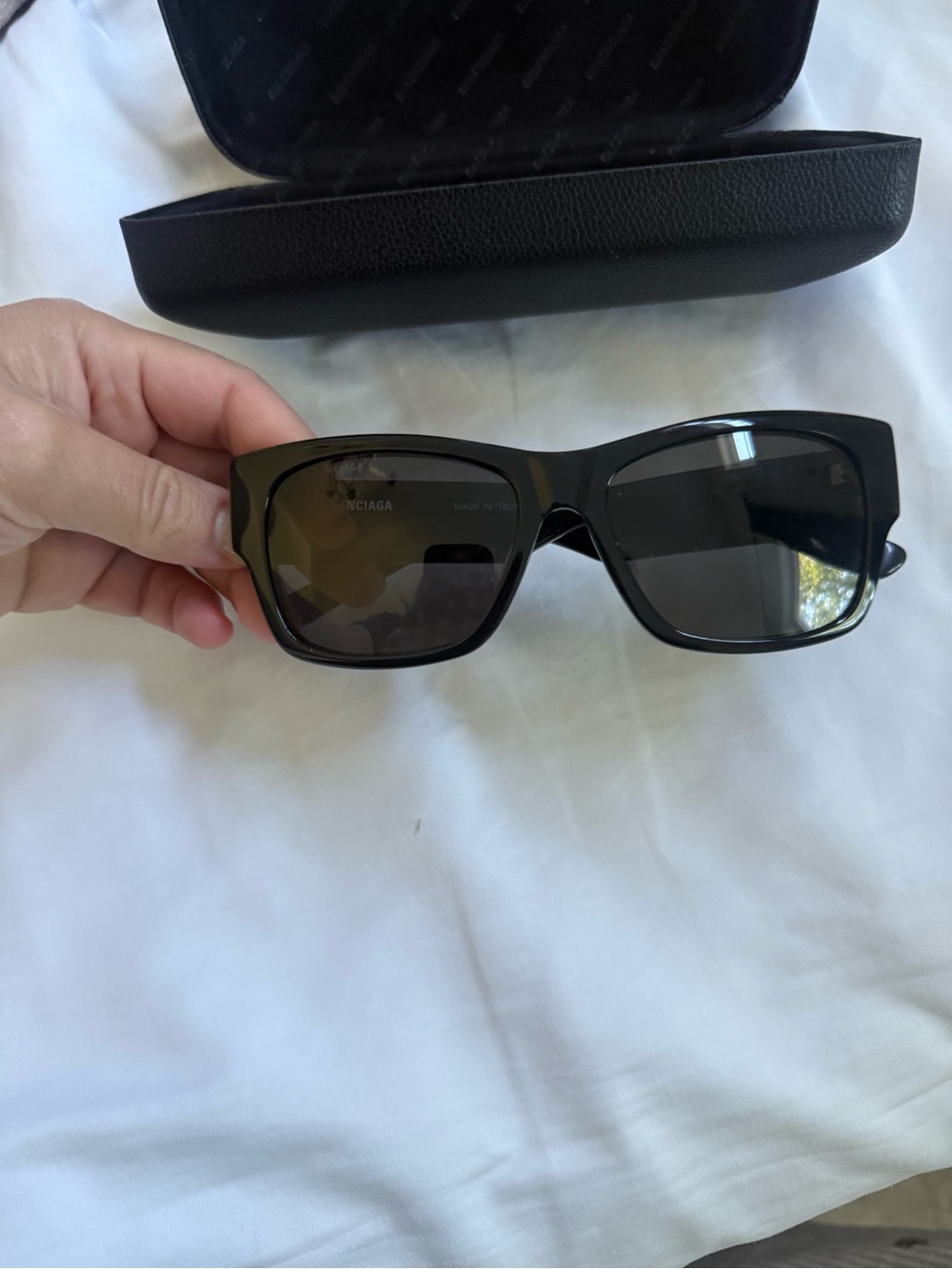 Balenciaga Black Oversized Rectangular Sunglasses - Picture 3 of 4